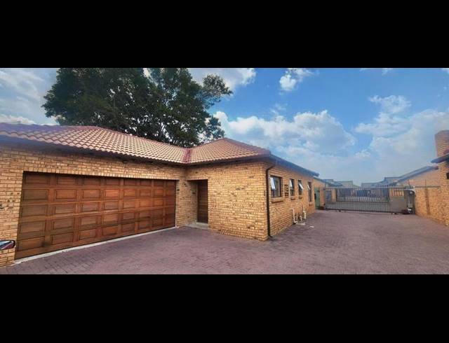 3 BEDROOM HOUSE FOR SALE IN RACEVIEW